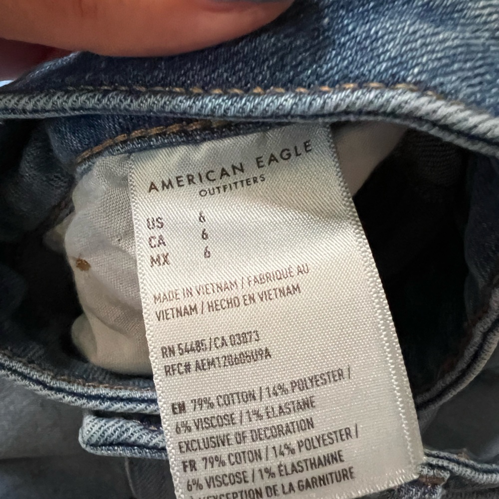 American Eagle Cuffed Hem Mom Shorts - Picture 4 of 5